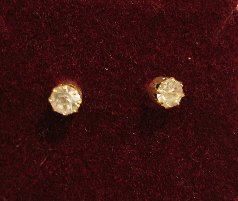 PAIRS 3mm SWAROVSKI CRYSTAL STUD GP PIERCED EARRINGS  